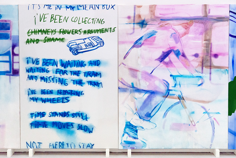 Exposition d'une grande frise de peintures, partie de l'exposition City Pace à la Spinnerei.